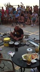Dario Rossi est un street drummer bourré de talent !