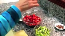 طريقة تحضيروتزيين سلطة فاكهة(الموز،الكيوي،الفراولة) بطرق سهلة وبسيطة Salade de Fruit