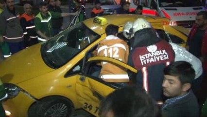 Otomobilde Sıkışan Taksiciyi İtfaiye Ekipleri Kurtardı