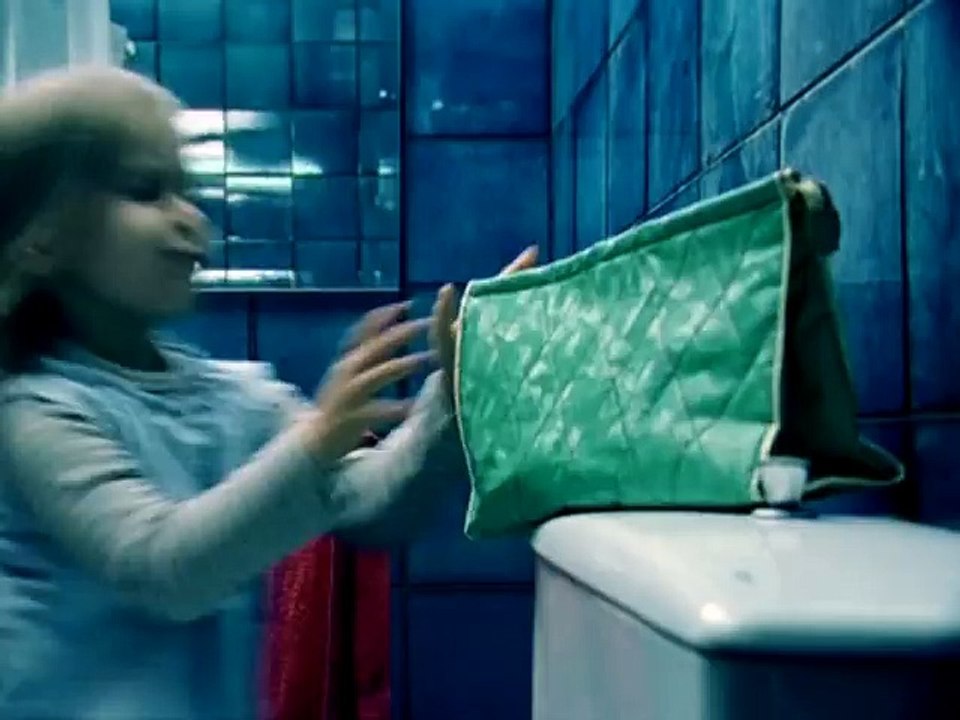 Ajo preu flokët e saj dhe do ju duket se është ‘e çmendur’ por më pas do ju lë pa fjalë!