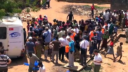 Kimse Yok mu Mali'de kurban eti dağıttı