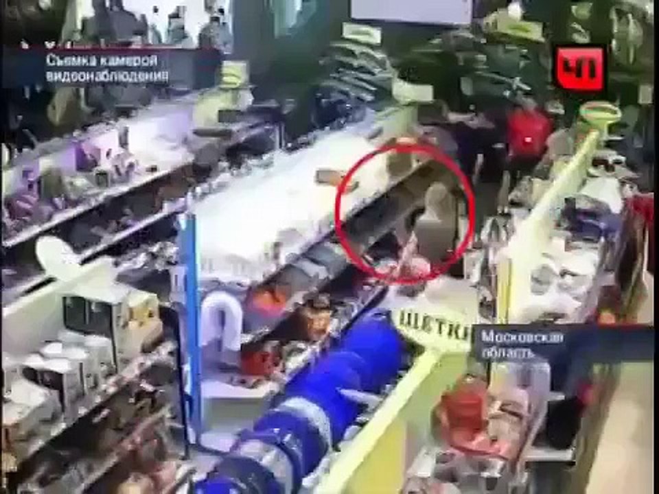 Ненормальная мамаша чуть не сгубила ребенка