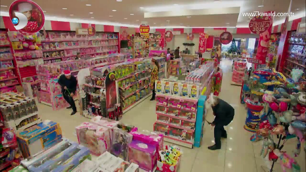 Poyraz Karayel 38. Bölüm - Noel Babaya hayat ağır geldi!