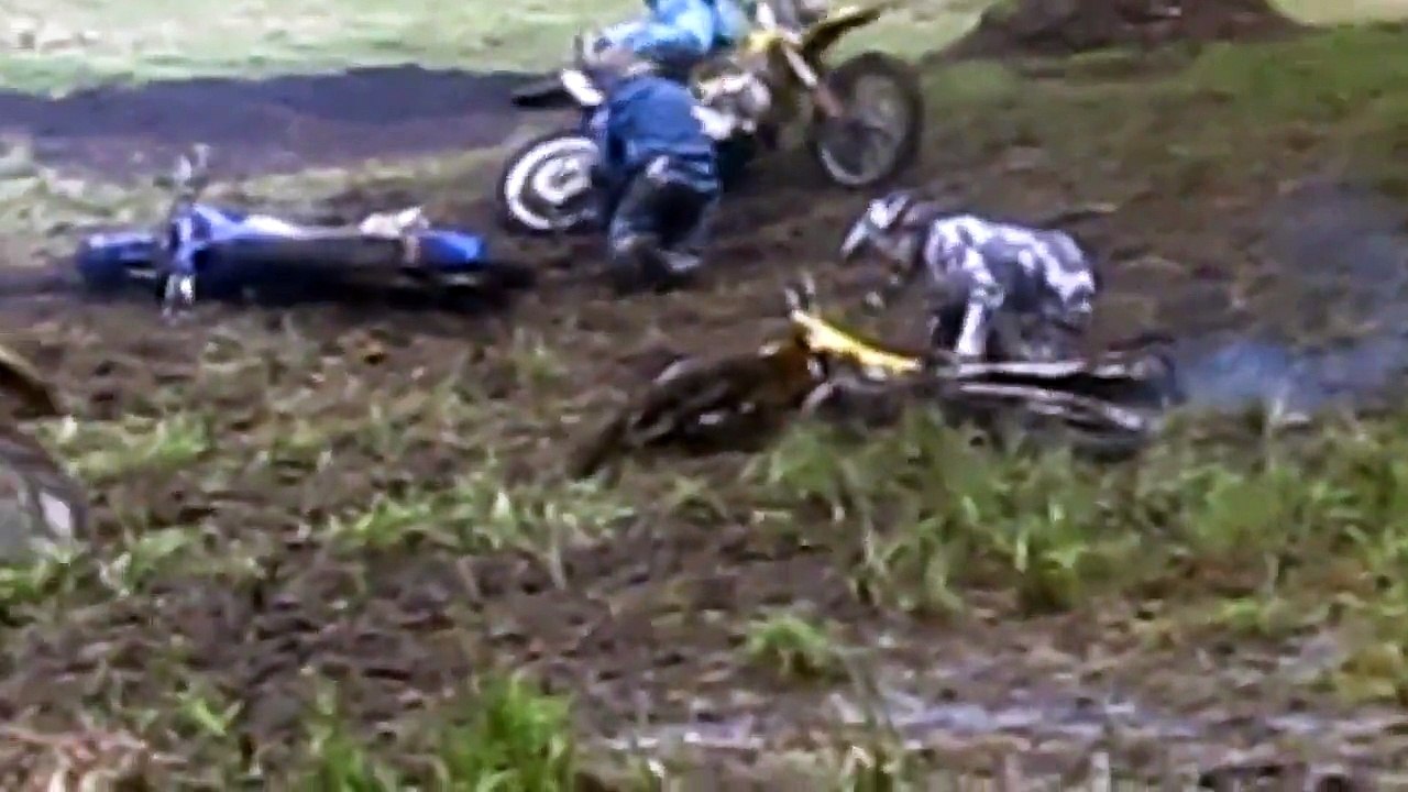 Combat de bouette en Moto cross
