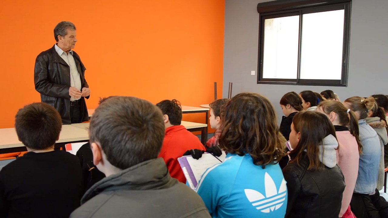 Jean-Luc Chapon répond aux enfants de l'école Jean-Macé