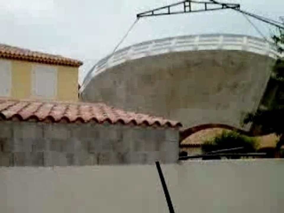 La piscine du voisin