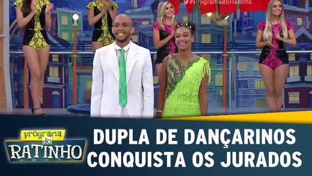Dupla de dançarinos conquista os jurados