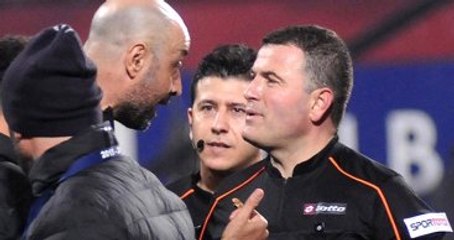 Tolunay Kafkas'tan Hakeme: Sen Nesin, Nasıl Konuşuyorsun?