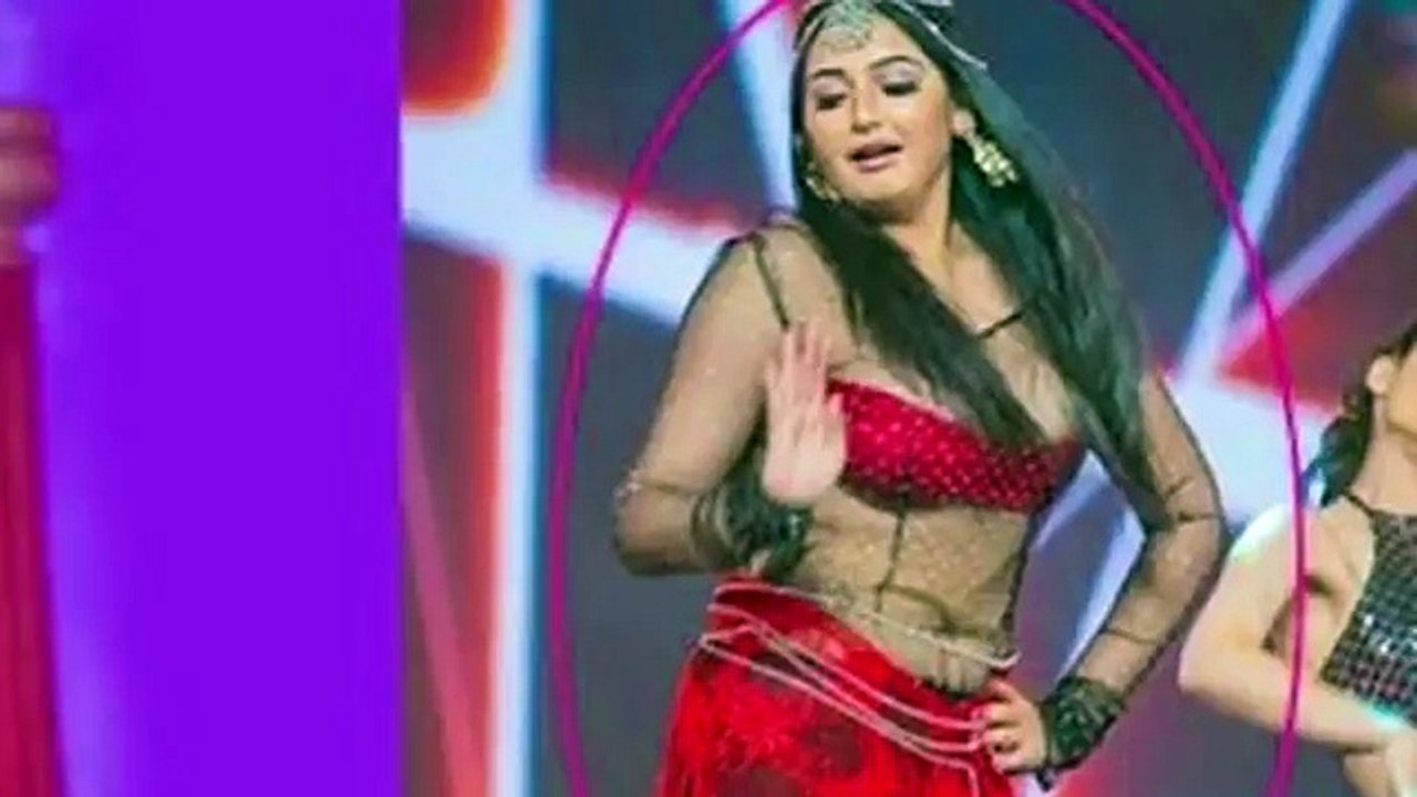 Ragini Dwivedi Wardrobe Malfunction