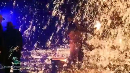 Фестиваль фонарей в Китае  Метание Расплавленного Железа  Lantern Festival  Molten Iron Throwing