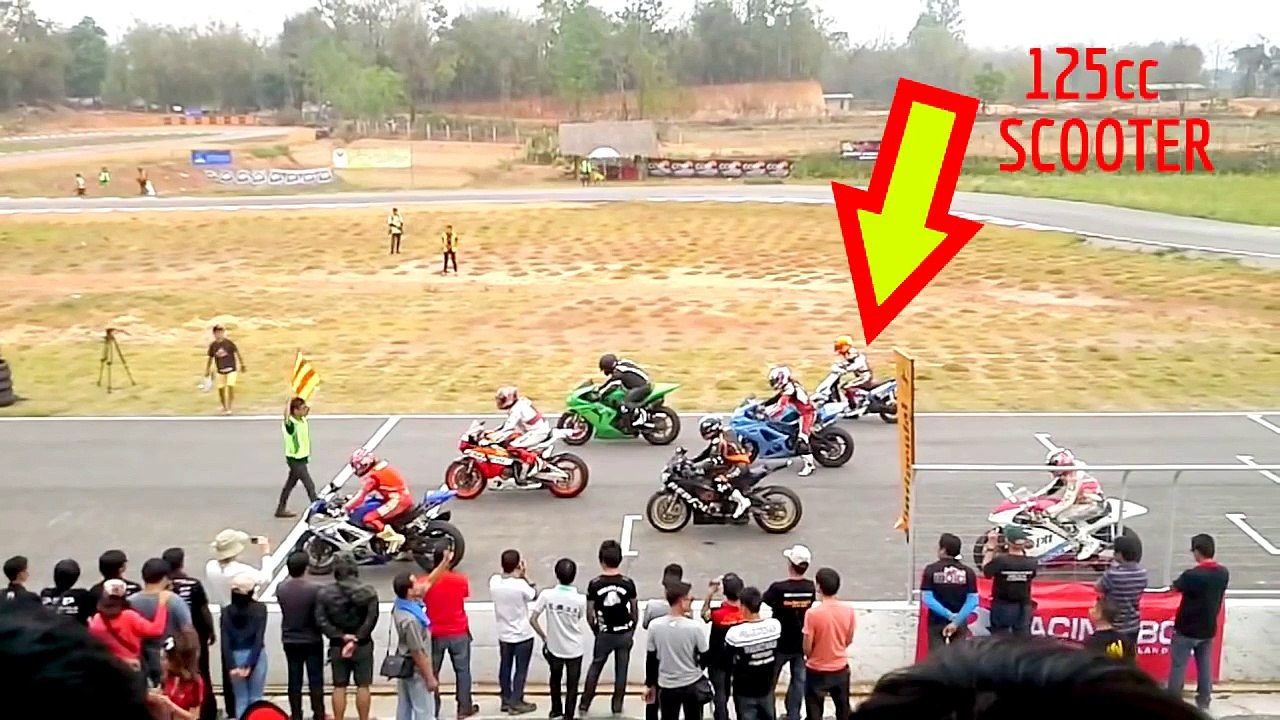 CBR 1000 vs 125cc SCOOTER ! Racing on a track
