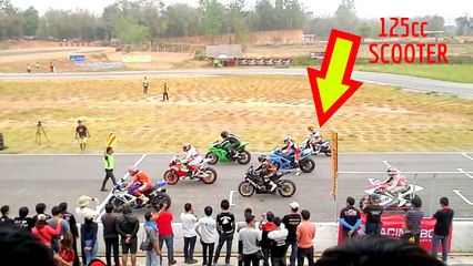 CBR 1000 vs 125cc SCOOTER ! Racing on a track