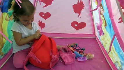 Пикник с палаткой Дисней Принцессы и костром на берегу моря Picnic tent and bonfire on the beach