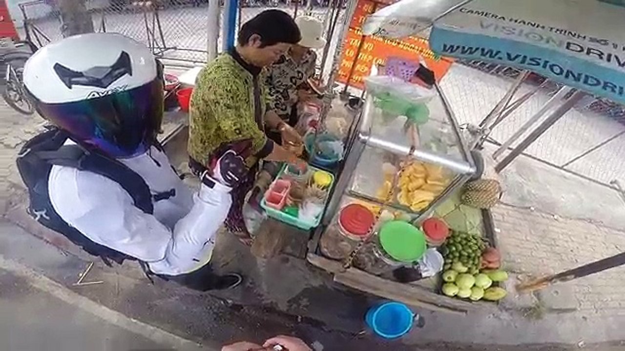 STREET FOOD in Vietnam is cheap and easy. Saigon 2015.