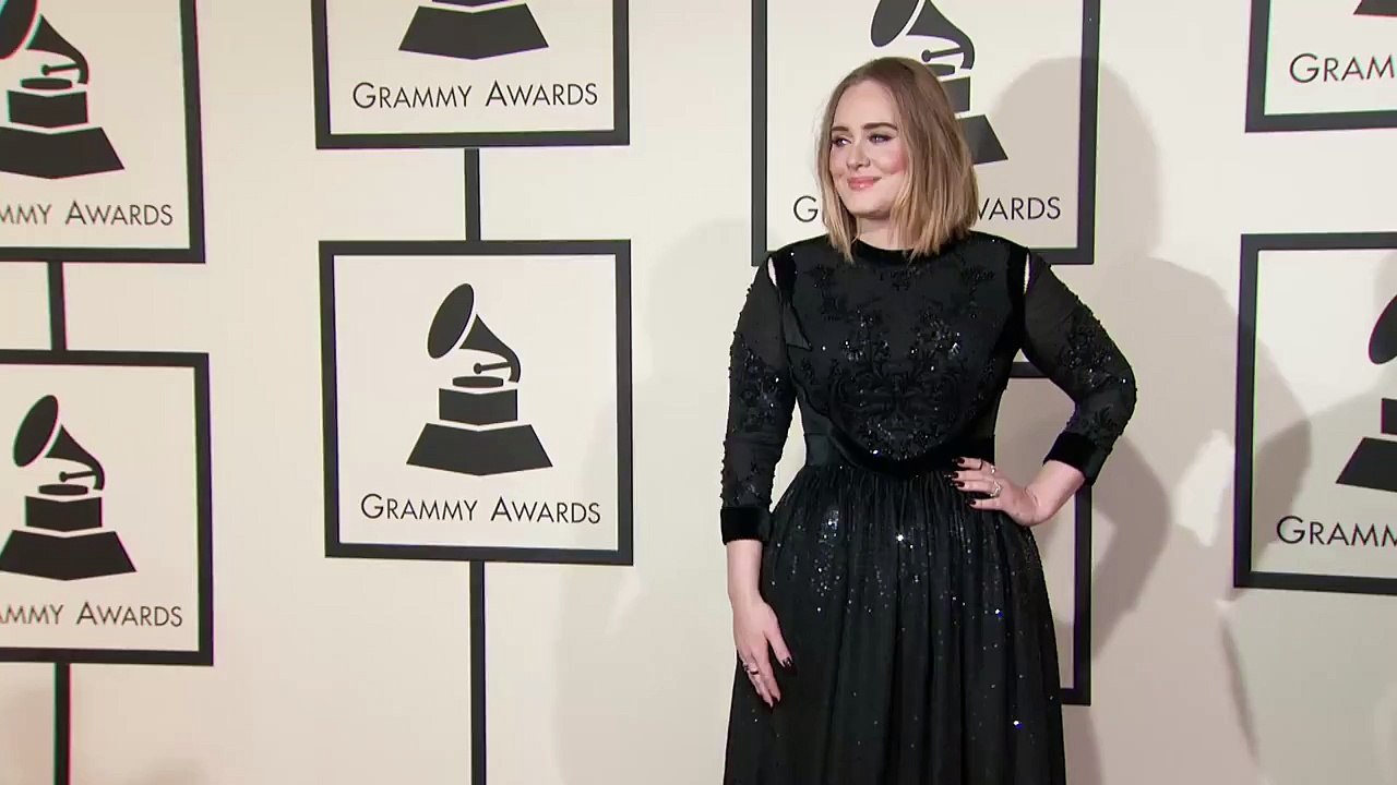 Adele _ Fashion Cam _ 58th GRAMMYs
