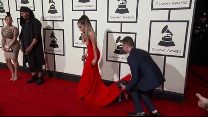 Download Video: Ariana Grande _ Fashion Cam _ 58th GRAMMYs