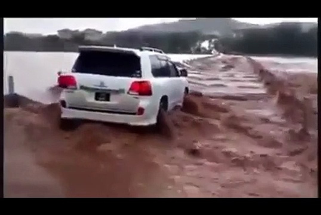 Imran Khan Stuck in Flood Water