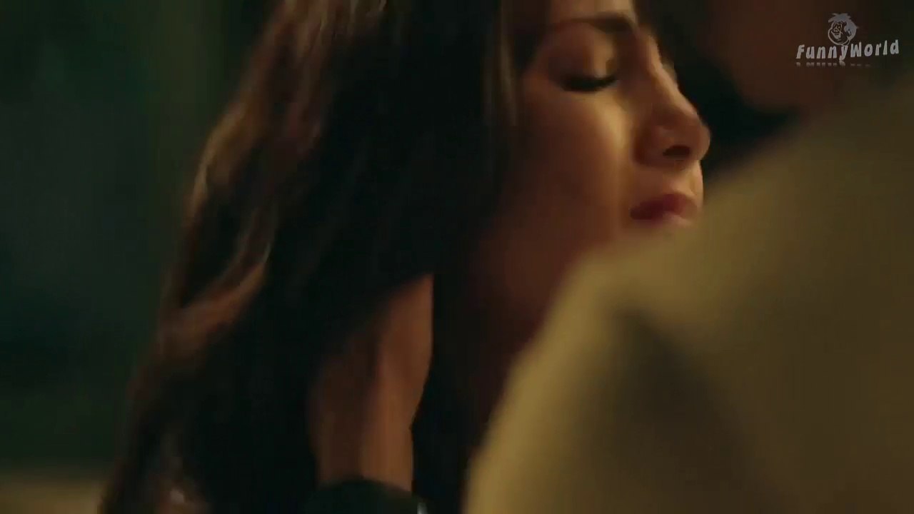 shuti hasan hot kiss scene