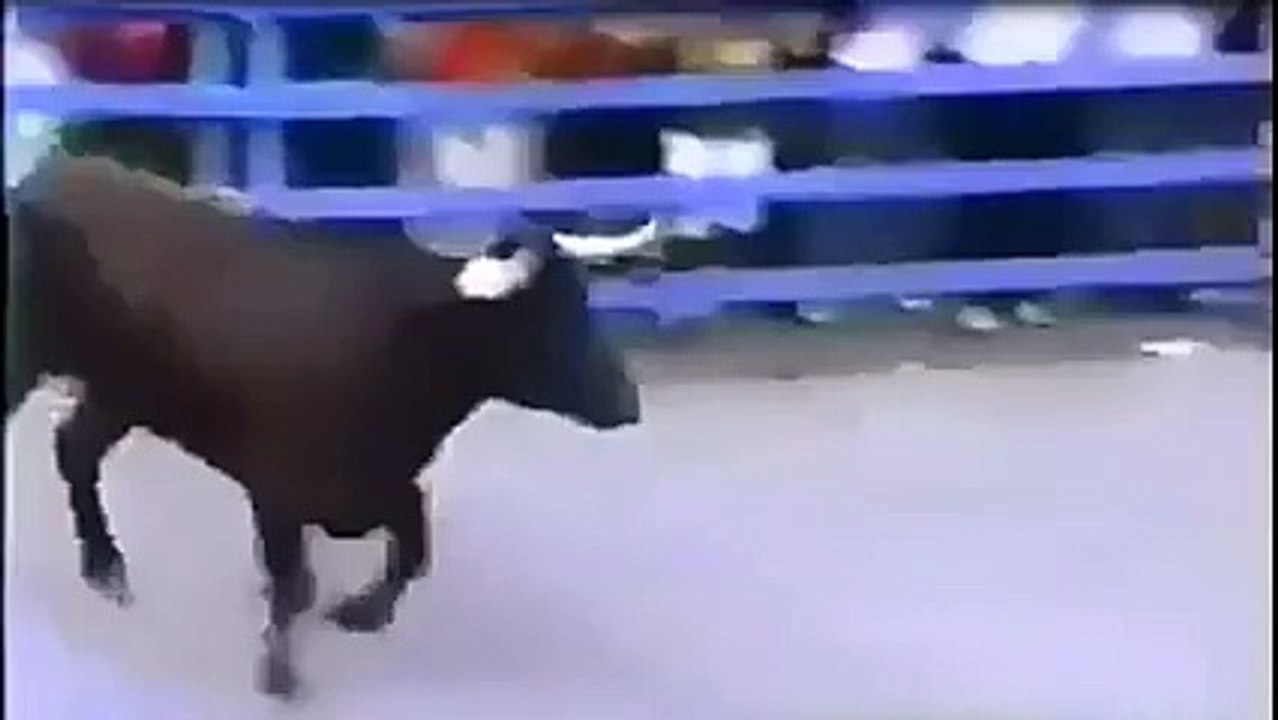 Oamenii se gândeau că nu își dă seama că viața lui este în pericol! Ce a făcut acest om este de-a dreptul șocant!