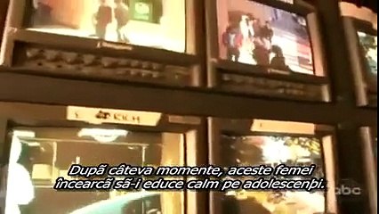 Se luau de bătrâni pe stradă fără să își de seama de ceea ce va urma