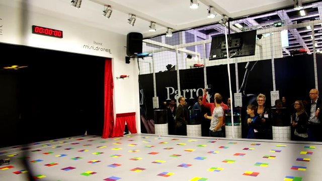 Дроны Parrot Bebop Drone (AR Drone 3.0) танцуют под музыку