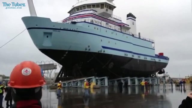 Спуск корабля на воду офигенное видео