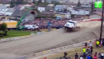 Самый длинный прыжок на грузовике - 50 метров - World Record Truck Jump - 166 Foot