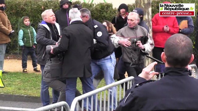 Arrestation musclée d'une militante à Poitiers