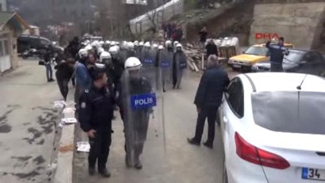 Polisten Biber Gazlı ve Coplu Müdahale 3