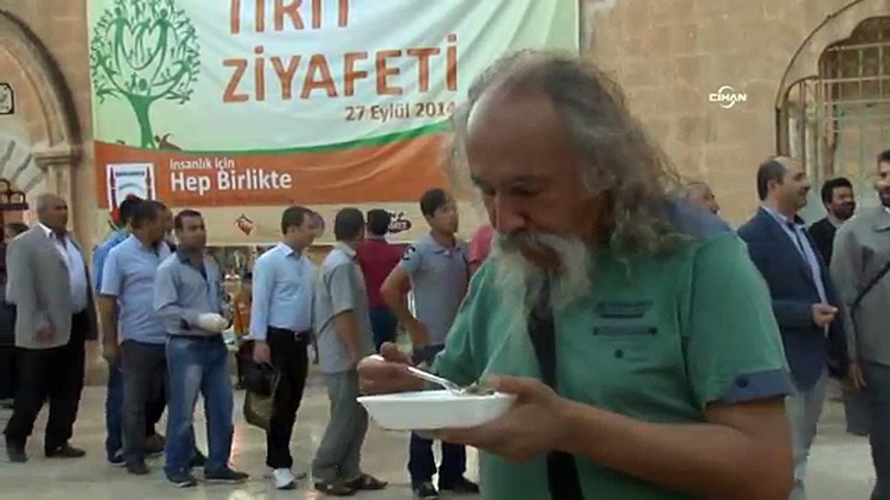 Şanlıurfa'da şafak vakti 15 bin kişiye tirit ziyafeti