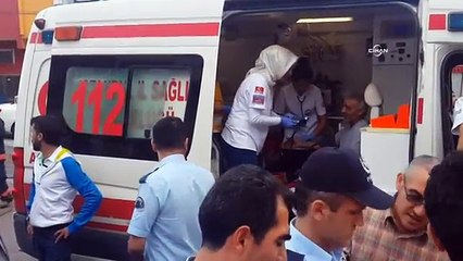 Okul duvarı çöktü, 2 işçi yaralandı