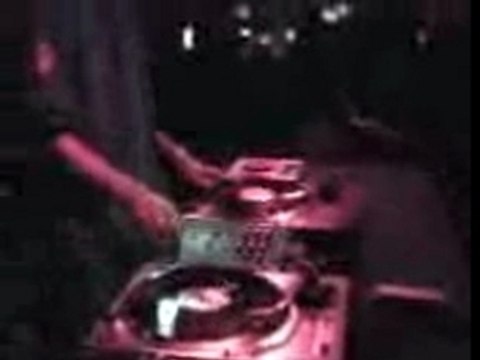 Dj X aux platines du 108