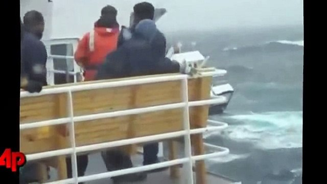 Гигантские карабли в 12 бальный шторм Круизный лайнер попал в шторм truba karelia pro