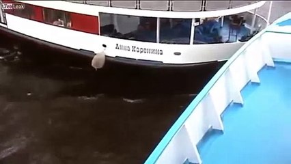 Пьяные матрасы Столкновение пассажирских теплоходов 2 ships collide with tourists on board