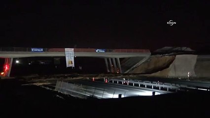 Otoyoldaki köprü böyle yıkıldı