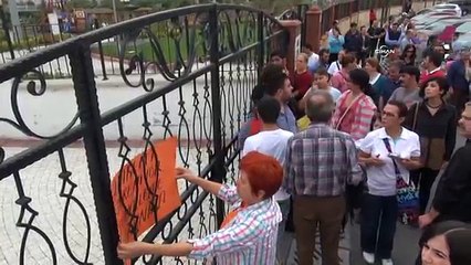 Mahalleliden, eğitim binasının hükümete yakın vakıflara verilmesine tepki