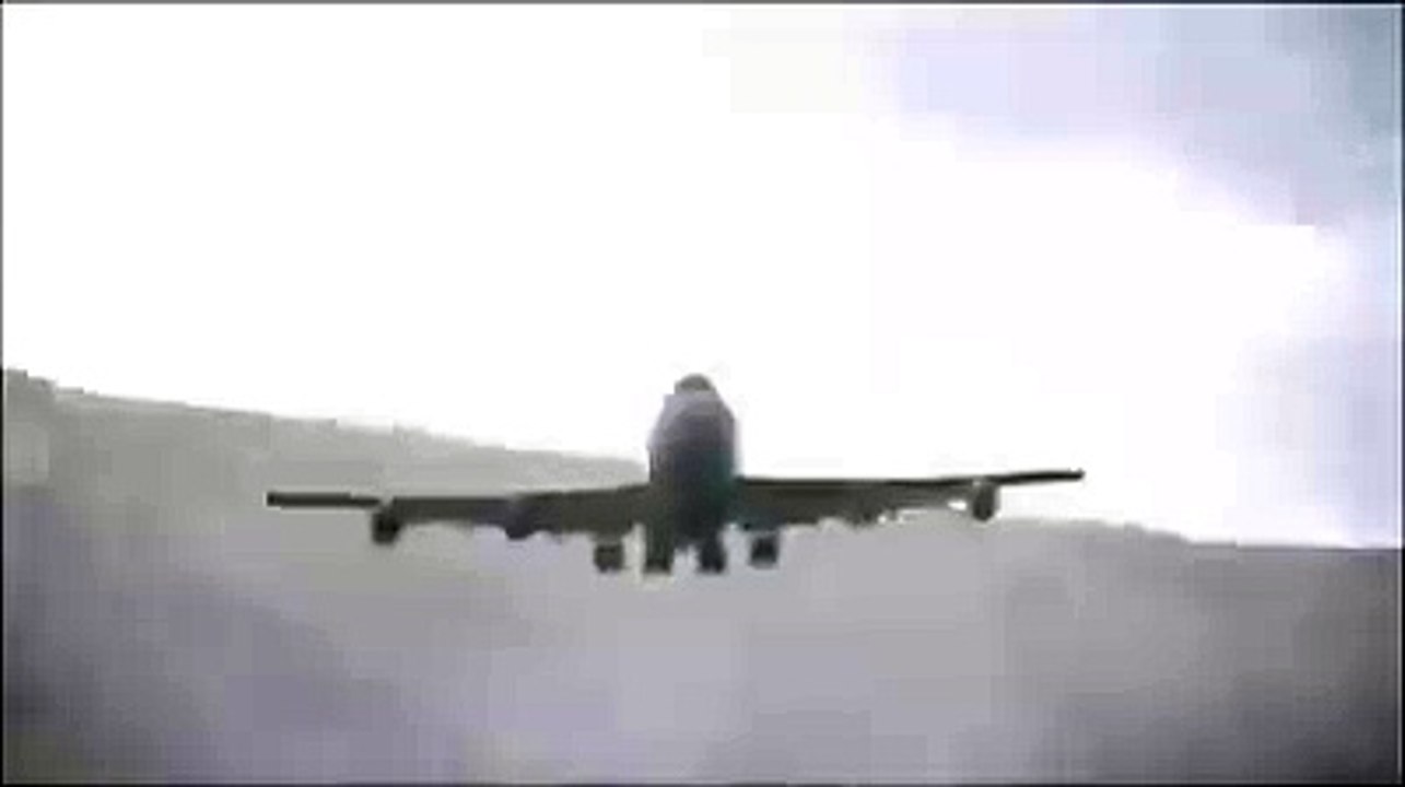 Amazing Airplane Crossing