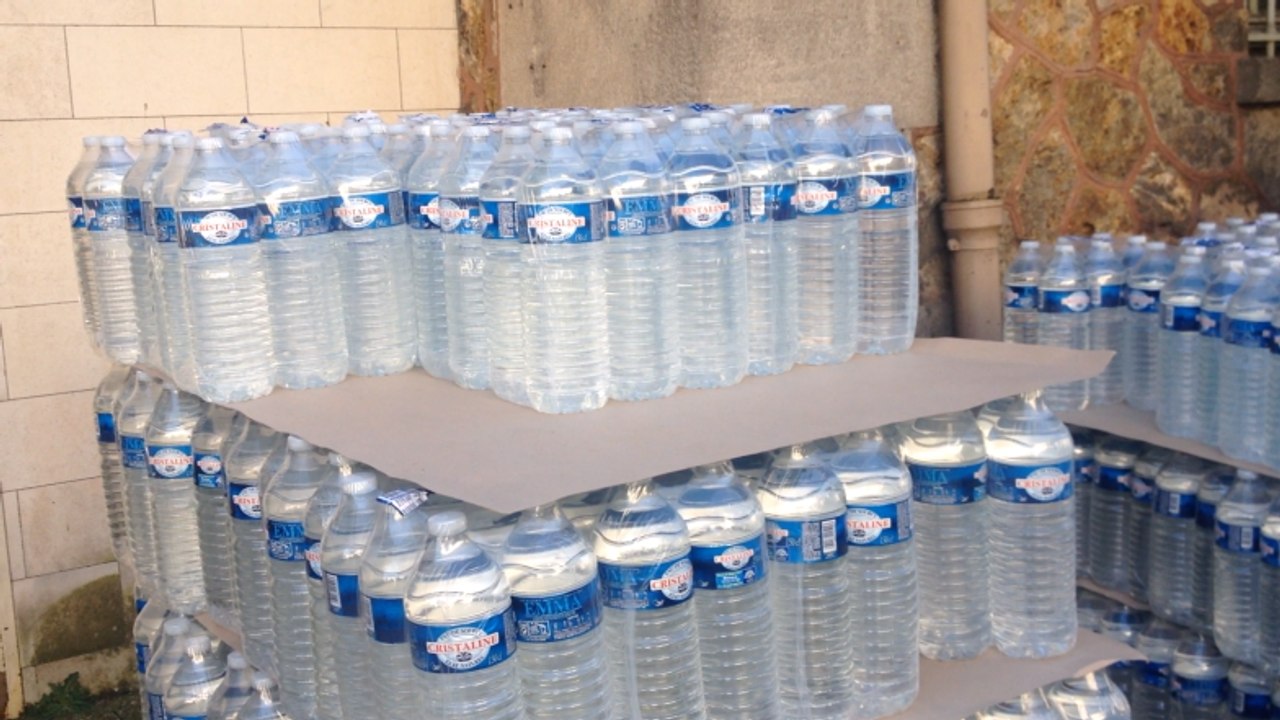 Fin de la distribution d'eau à Etrépagny (Eure)