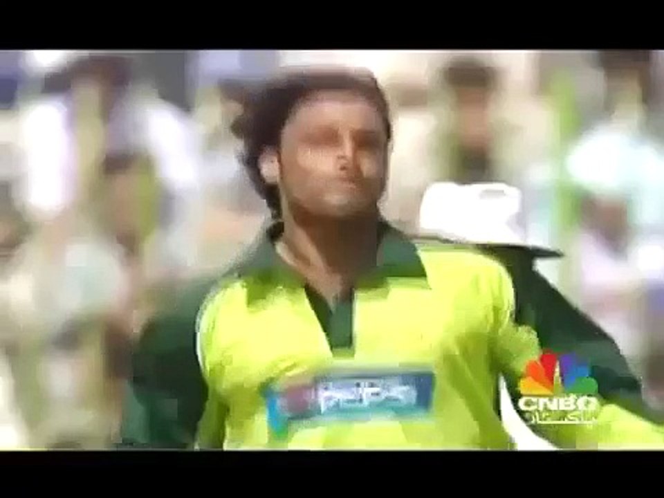 World Fastest Bowler Shoaib Akhtar get wickets