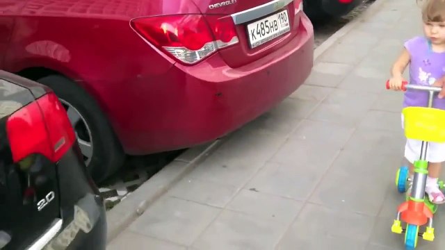 Девочка в 2 годика взорвала интернет ! Прикольно