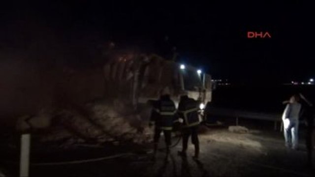 Şanlıurfa?da Saman Yüklü Kamyonda Yangın