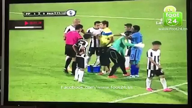 الحارس ما فهم شي !! الحكم ما فهم شي !! الملاعبية ما فهمو شي !! المعلق ما فهم شي !! شنوا هذا