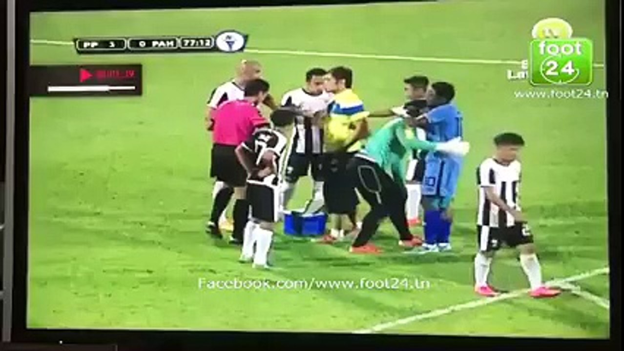 الحارس ما فهم شي !! الحكم ما فهم شي !! الملاعبية ما فهمو شي !! المعلق ما فهم شي !! شنوا هذا