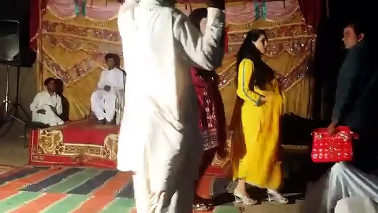 KHUSHBOO PUNJABI STAGE MUJRA 2015 - PAKISTANI MUJRA DANCE