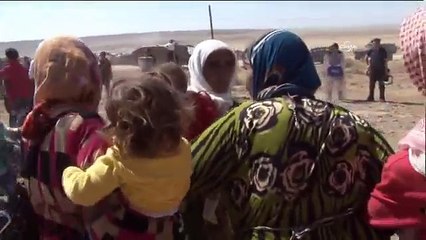 Suriye sınırına yığılan binlerce Suriyelinin geçişine izin verildi