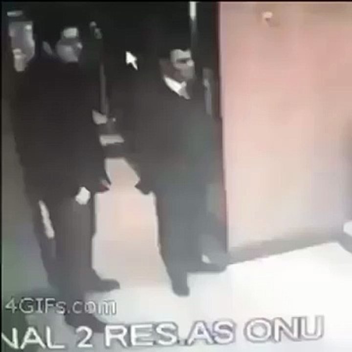 اقوى حارس شخصي في العالم يتصدى لهجوم انتحاري
