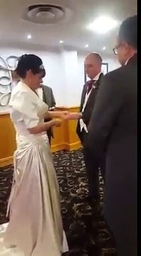 Novia Tuvo Ataque De Risa Mientras Leía Sus Votos Matrimoniales