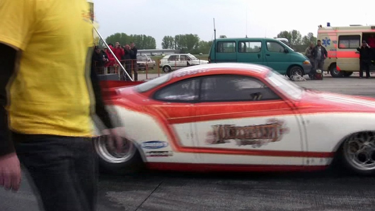 Audi A4 3.0 Biturbo Vs. VW Karmann Ghia Nitro