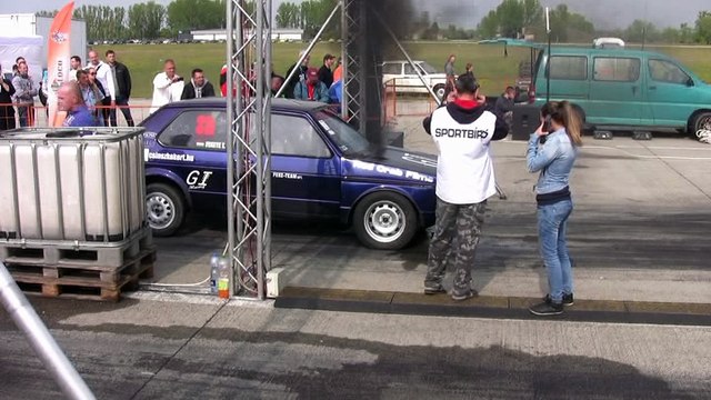 VW Golf I TDI Turbo Vs. Chevrolet Corvette C5