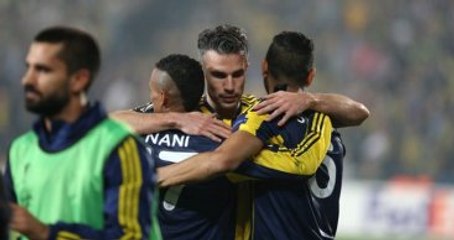 Fenerbahçeliler, Robin van Persie'nin Oyundan Alınmasını Protesto Etti